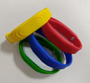 Pulsera de Silicona Impermeable 213/215/216 con Tarjetas de Control de Acceso RFID, Pago Seguro y Membresía para Uso en Hoteles y Negocios 2K/4K/8K - Product Image 4