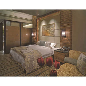 Ensemble complet en bois pour chambre d'hôtel minimaliste chambre à coucher lit avec tête de lit rembourrée et armoire sur mesure - Product Image 4