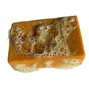 Savon pour le visage éclaircissant à la vitamine <span class=keywords><strong>C</strong></span>, au citron biologique, au curcuma et à l'acide kojique pour les taches brunes - Product Image 1