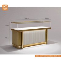 Vitrine pour bijouterie de luxe Étagères pour bijoux en or Armoires en verre LED Dernière tendance Marbre Verre trempé Métal pour le shopping