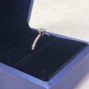 Anillo Solitario Clásico de Oro de 18K con Diamante Sintético Redondo de 0.1ct, Joyería de Moissanita para Mujer - Product Image 5