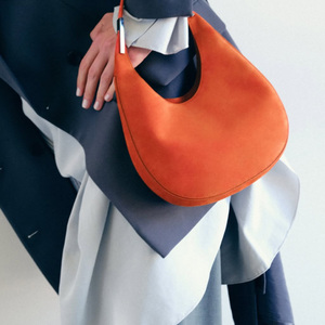 Túi xách mini Half Moon Hobo kiểu dáng cổ điển, màu trơn, chất liệu kim loại, tay cầm chắc chắn, bền, dễ mang theo, sản xuất bởi nhà sản xuất túi xách cao cấp, dành cho nữ - Product Image 2