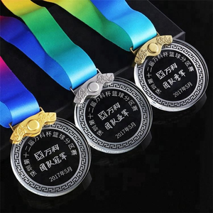 Medalla de Fútbol de Cristal Premium (Oro/Plata/Bronce) - Premio de Cristal Facetado Personalizable para Campeones y MVPs - Grabado Láser, UV - Product Image 6