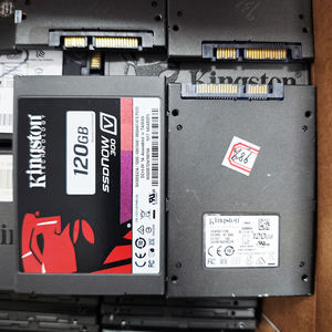 Disco de Estado Sólido (SSD) Usado de 2.5 Pulgadas SATA 6Gb/s de Alta Velocidad para Laptop y PC de Escritorio, 120GB/128GB, Venta al Por Mayor - Product Image 1