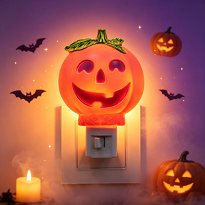 Lanterne LED Jack O'Lantern rose pour Halloween, lampe de nuit en plastique en forme de citrouille à brancher sur prise murale, décoration de maison pour les fêtes, vente en gros, personnalisable, cadeau - Product Image 4
