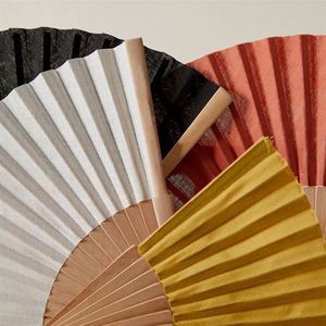 Éventails pliables en plastique personnalisés de haute qualité avec logo imprimé, style « Love », technique de peinture, en papier/tissu, vente en gros - Product Image 3