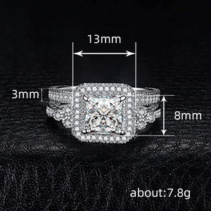 Anello di fidanzamento da donna Q963 in oro bianco con diamante taglio Princess, diamante naturale colore G, set con fascia nuziale Halo - Product Image 4