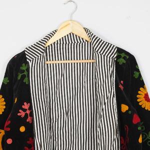 Chaqueta de Terciopelo Suzani para Mujer, Bordado Floral Hecho a Mano, Estilo Vintage Boho Étnico, Abrigo de Diseñador, Venta al Por Mayor Global OEM ODM - Product Image 4
