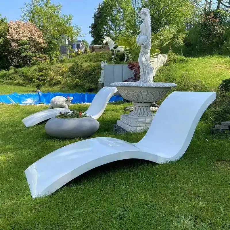 Vendita calda moderna divano letto giardino giardino in fibra di vetro mobili per il tempo libero chaise lounge per la piscina lato lettini