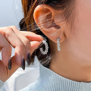 Orecchini Geometrici Irregolari Lucidi per Donne, Gioielli Chic per Abiti da Sera - Product Image 5