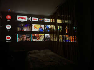 [Global Android TV] pour <span class=keywords><strong>Dice</strong></span> 1080p DLP LED 700 ANSI Lumens Home Theater Mini Projecteur intelligent portable avec batterie - Product Image 3