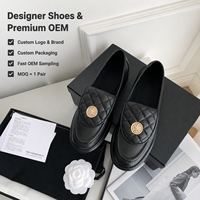 Nouvelles Chaussures de Luxe Designer 2026 pour Femme – Mocassins en Cuir de Haute Qualité Entièrement Noirs Matelassés avec Médaillon Doré et Plateforme Épaisse