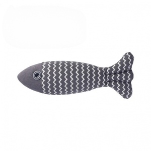 Juguete personalizado para gatos con hierba gatera, respetuoso con el medio ambiente, bonito diseño de pez, juguete interactivo para masticar relleno de lino suave para gatitos de interior - Product Image 4