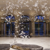Lustre LED Moderne de Luxe Personnalisé à Hauteur Réglable en Verre Feuille d'Érable pour Hall d'Hôtel et Lumières Suspendues pour Escalier