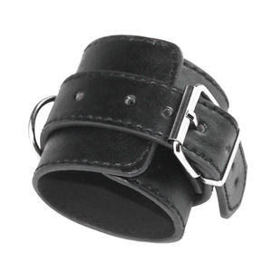 Menottes sexy en cuir PU noir avec chaîne pour adultes - Product Image 4