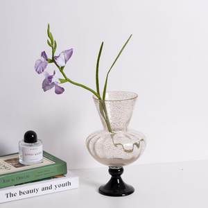 Vase Fenton du milieu du siècle avec des paillettes dorées - Product Image 1