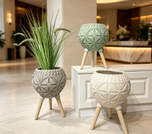 Pots de fleurs en céramique avec pieds en bois, ensemble de 2 jardinières minimalistes pour plantes vertes - Product Image 4