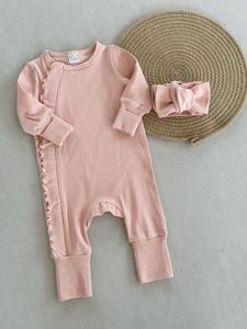 Body per Neonati Primaverile Personalizzato in Colori Neutri con Volant e Zip, Pigiama Intero in Maglia a Coste, Tutina per Bambini - Product Image 4