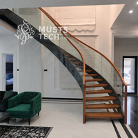 Escalier Courbé de Qualité Supérieure pour Mansion, Design Élégant, Fabrication Ingénieuse, Assurance Qualité