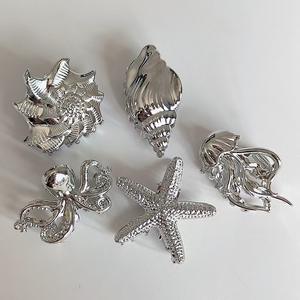 Pinza para el pelo de aleación con diseño de estrella de mar, tiburón y concha exagerada, para mujer, accesorio de moda sencillo y elegante - Product Image 3