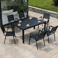 Ensemble de table et chaises de salle à manger en plastique-bois pour l'extérieur - Cadre métallique durable résistant aux intempéries pour villa, cour et usage de loisirs