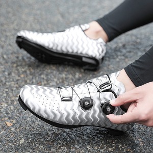 <span class=keywords><strong>Scarpe</strong></span> da Ciclismo su Strada Leggere con Chiusura a Doppio Sistema a Gancio 36-48 EUR Taglie Grandi Clipless -SL per Delta Prodotte a Guangdong - Product Image 2