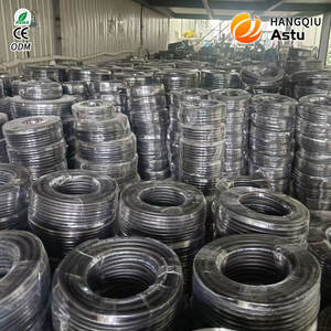 Tuyaux en caoutchouc noir industriels de 8 mm et 10 mm pour le diesel, l'<span class=keywords><strong>essence</strong></span>, l'huile hydraulique, l'huile moteur - Product Image 1