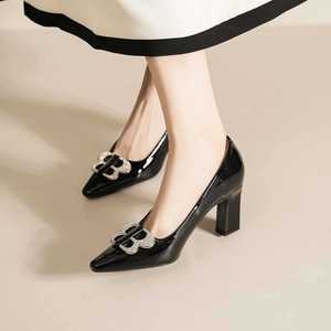7188B-211 รองเท้าส้นสูงหัวแหลม หนังแก้ว ประดับด้วยเพชรเทียม รองเท้าสำหรับใส่ทำงานผู้หญิง ส้นสูง ใส่สบาย แบบสวม - Product Image 2