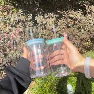 Lot de 50 canettes de soda/bière en plastique transparent de 20 oz, incassables, sans BPA, avec couvercles en PP colorés, personnalisables avec logo, pour films UV DTF - Product Image 4