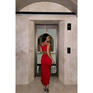 Robe de soirée rouge mini avec fente profonde - Product Image 6