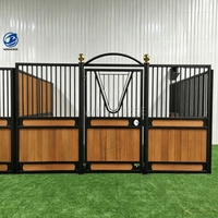 Box d'écurie portable pré-assemblée, durable, avec porte coulissante/battante et cadre en acier robuste pour utilisation intérieure et extérieure