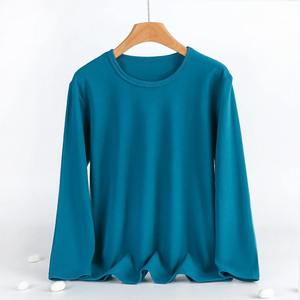 Fabricante de Camisetas Unisex Lisas de Algodón 100% Premium con Logotipo Personalizado Estampado para Invierno - Product Image 3