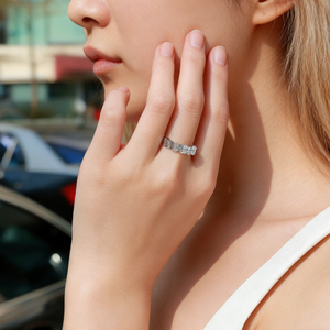 <span class=keywords><strong>Bague</strong></span> demi-éternité empilable en argent sterling S925 avec moissanite taille cœur 1,94 CTW pour <span class=keywords><strong>femme</strong></span> - Product Image 6