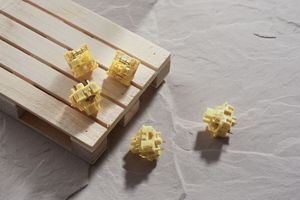 Interruptores <span class=keywords><strong>Akko</strong></span> <span class=keywords><strong>Cream</strong></span> <span class=keywords><strong>Yellow</strong></span> <span class=keywords><strong>V3</strong></span> Pro Prelubricados de 5 Pines Intercambiables en Caliente, 45 Piezas/caja para Teclado de Juegos DIY - Product Image 5