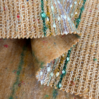 Tissu anti-boulochage respirant 100% polyester tricoté polaire à broderie lourde texturée pour manteaux, chapeaux, coussins, vêtements d'extérieur et sacs