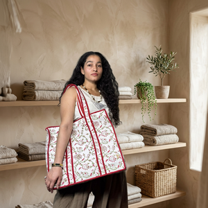 Sac fourre-tout en coton imprimé artisanal bohème, design matelassé à empiècements, bordure rouge, fermeture éclair, idéal pour les voyages, la plage, le shopping, toutes saisons - Product Image 2