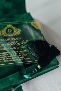 Boîte d'invitation <span class=keywords><strong>de</strong></span> poche en velours vert émeraude avec feuille d'or Boîte d'invitation en velours <span class=keywords><strong>de</strong></span> croquis <span class=keywords><strong>de</strong></span> lieu Suite d'invitation <span class=keywords><strong>de</strong></span> <span class=keywords><strong>mariage</strong></span> Premium - Product Image 3