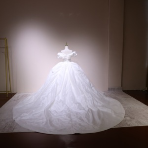 Abito da sposa a linea ad A con corsetto a cuore taglie forti <span class=keywords><strong>Royal</strong></span> <span class=keywords><strong>Princess</strong></span> con fiori in pizzo e strascico a cappella - Fabbrica OEM ODM per abiti da sposa - Product Image 3