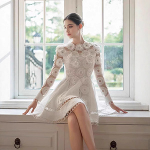 เดรสสั้นเอวอ่อนโยนเดรสสั้นสีขาวผ้าทูลจากร้านบูติกใหม่ดีไซน์แบบ<span class=keywords><strong>เวียดนาม</strong></span> - Product Image 4