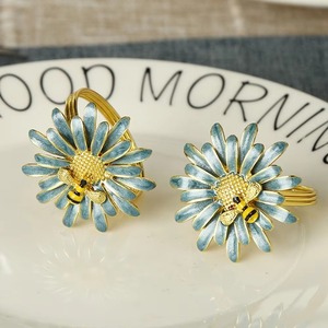 Anneau de rangement pour serviettes en métal de luxe haut de gamme, design écologique et durable pour une décoration de bureau élégante, mariages, Noël - Product Image 5