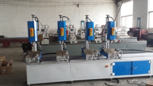 Machine <span class=keywords><strong>de</strong></span> fabrication <span class=keywords><strong>de</strong></span> fenêtres en aluminium Eworld avec moteur, quatre têtes, quatre stations, 220V/380V, puissance 3500W, facile à utiliser - Product Image 2
