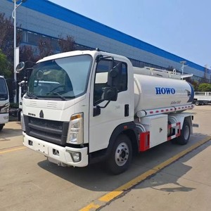 Petit camion-citerne HOWO 4x2 de 6000 L pour le transport de liquides inflammables, de diesel et d'essence - Product Image 3