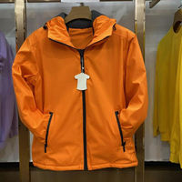 Herens unisex softshell windbreaker jack, op maat gemaakte waterafstotende kleding voor bedrijfsteam uniform, effen gekleurd, casual stijl
