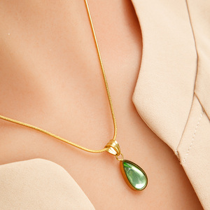 YF5217 정교한 패션 그린 반투명 물방울 펜던트 목걸이 18k 금 도금 방수 스테인리스 스틸 - Product Image 1
