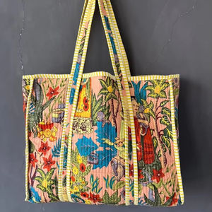 Sac fourre-tout matelassé en coton imprimé, motifs traditionnels élégants, sac à bandoulière moderne et pratique pour le voyage et le shopping - Product Image 1