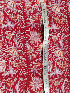 Tela de Algodón Estampada a Mano con Diseño Floral Rojo |   Textiles Artesanales Indios para Confección de Ropa, Costura, Acolchado y Prendas Étnicas - Product Image 5