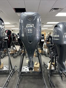 Nouveau Moteur Hors-Bord Marin Puissant à Essence 4 Temps 4 Cylindres Refroidi par Eau F250XCB Portable Compatible avec les Bateaux - Product Image 4