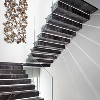 Escalier en marbre moderne personnalisé au prix d'usine, marches d'escalier en carreaux noirs et blancs pour intérieur