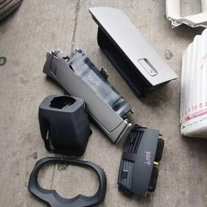 Boîte de rangement côté passager Toyota RAV4 06-12 55441-0R020 55440-0R020 Boîte d'accoudoir avant en plastique - Product Image 2