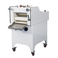 Mini machine de moulage de pâte à rouler la pâte à griller Machine de boulangerie de feuille de pressage de pâte pour la machine de fabrication de pain grillé de baguette